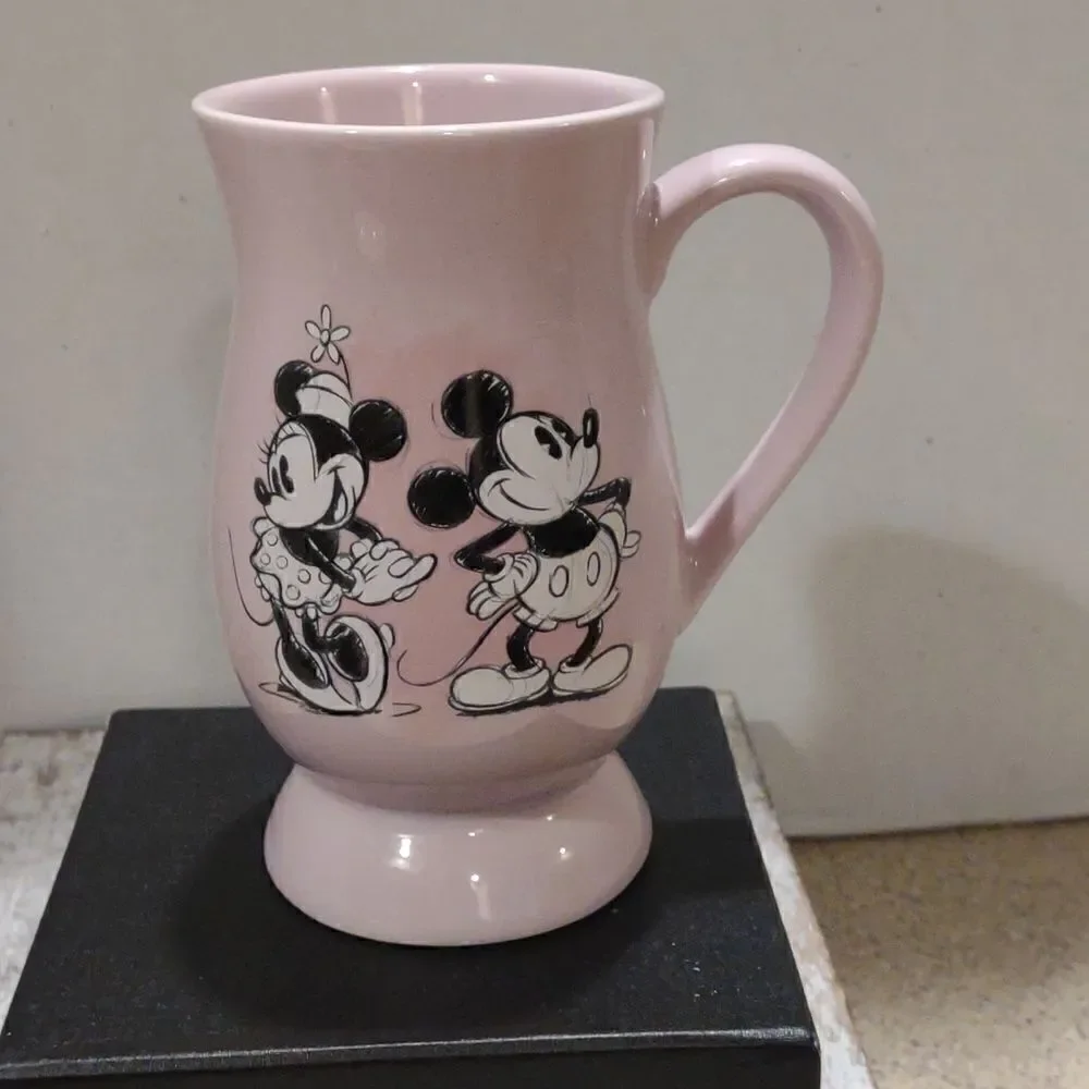 Disney Mickey and Minnie Footed Coffee Mug. Start the day Right C5